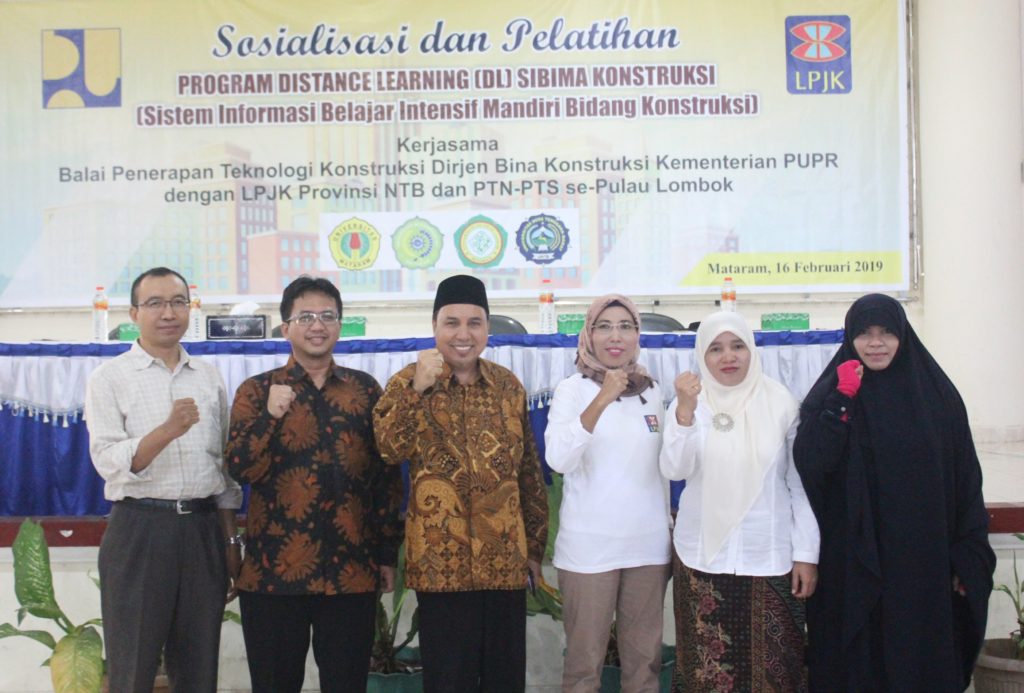 Rektor UMMAT Membuka Kegiatan Sosialisasi dan Pelatihan Program Distance Learning SIBIMA Konstruksi